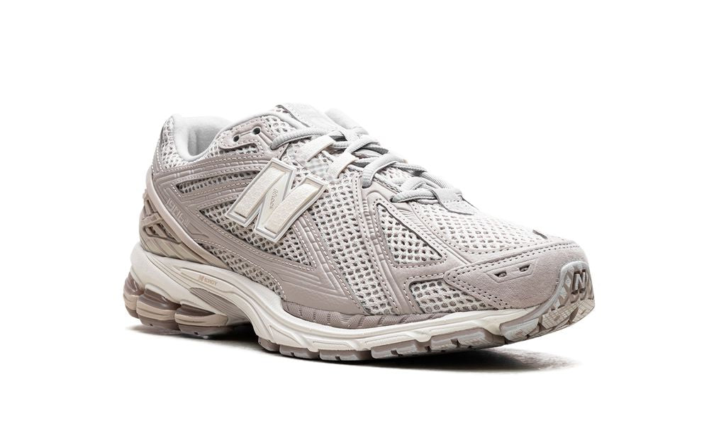 NB 1906R „Grauer Tag“