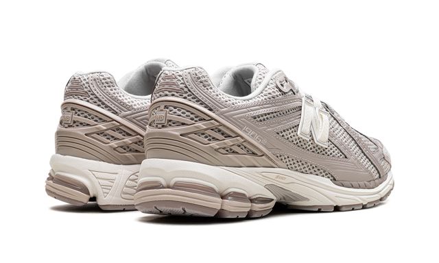 NB 1906R „Grauer Tag“