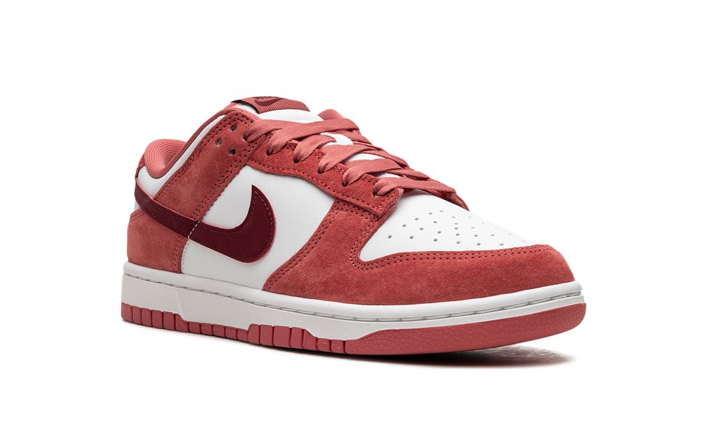 NK Dunk Low Valentinstag (2024)