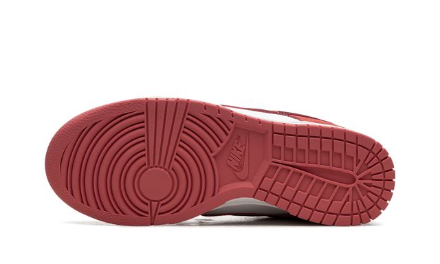 NK Dunk Low Valentinstag (2024)