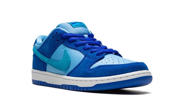 NK SB Dunk Low Blue Raspberry