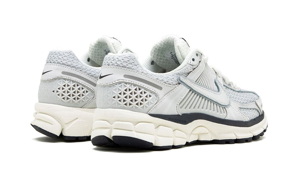 NK Zoom Vomero 5 Photon Dust Metallic Silver