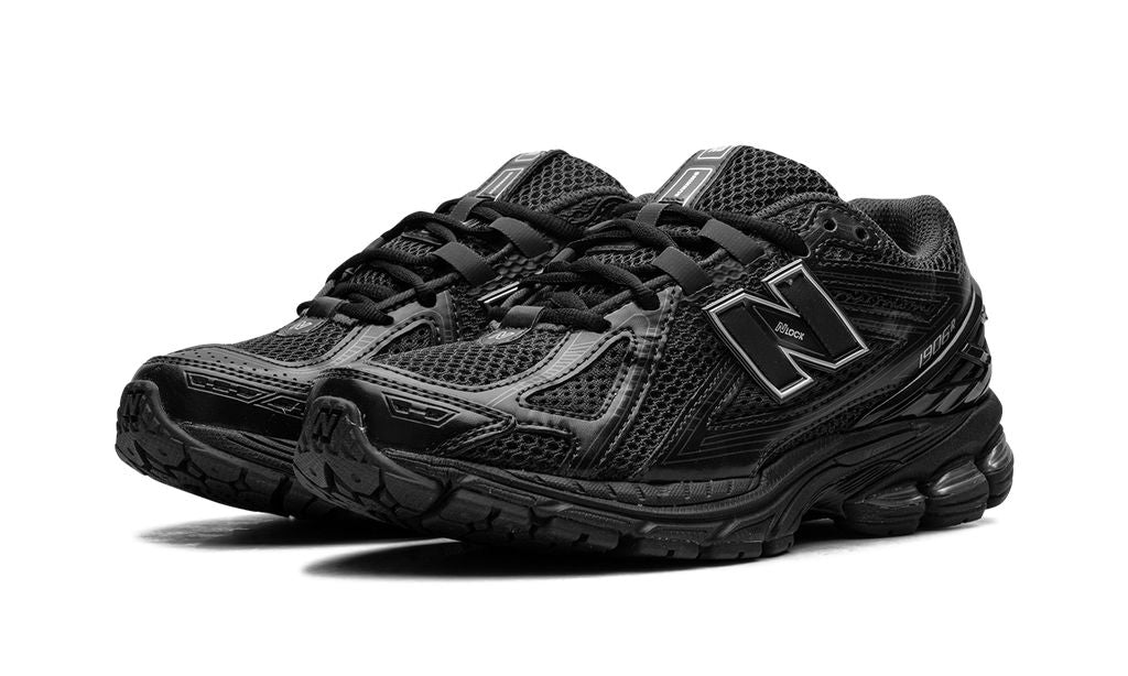 NB 1906R „Schwarz Metallic“
