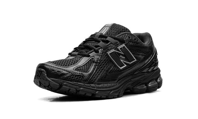 NB 1906R „Schwarz Metallic“