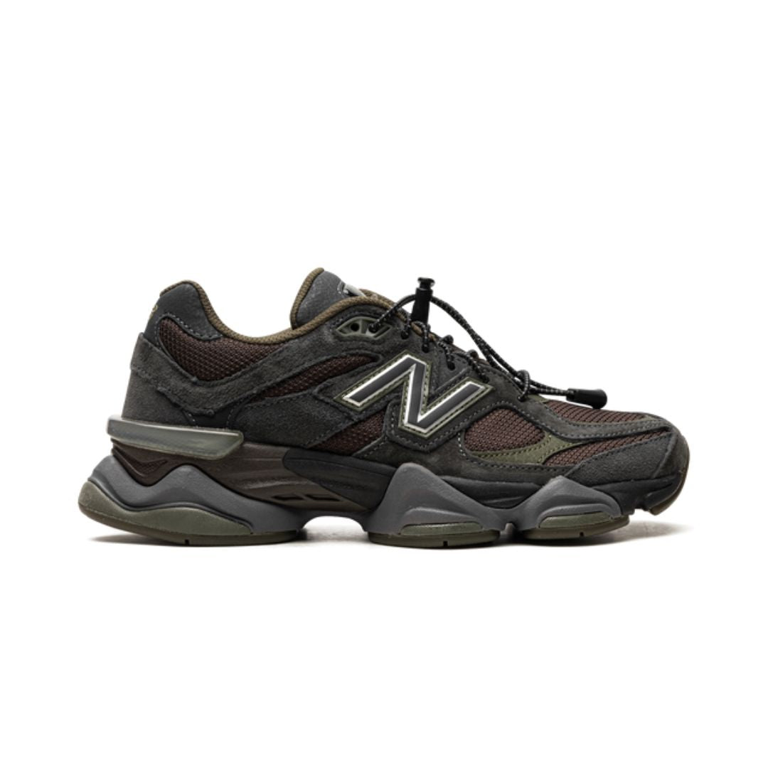 NB 9060 Blacktop/Dunkles Moos/Schwarz