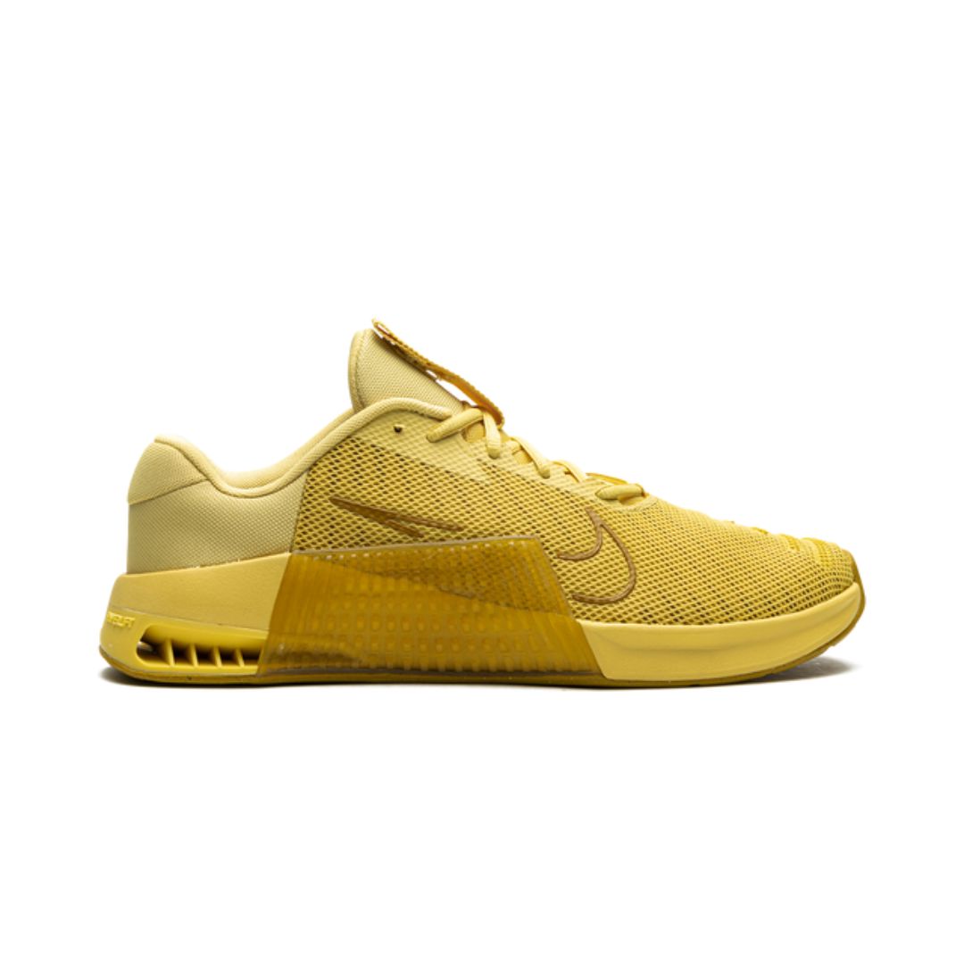 NK Metcon 9 Saturn Gold